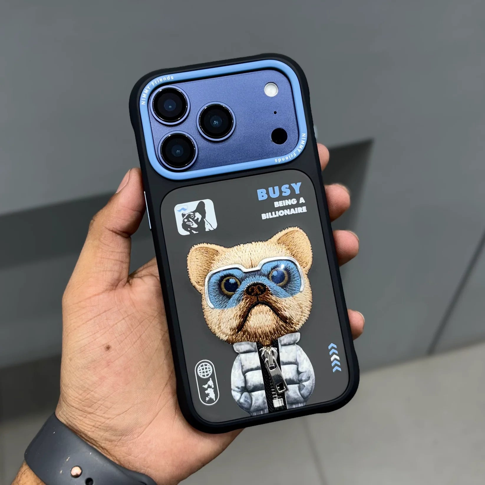 NIMMY DOG CHAIN CASE – BLACK BLUE | Premium Metal Chain Grip, Shockproof Dual-Layer Protection for iPhone 17 Series